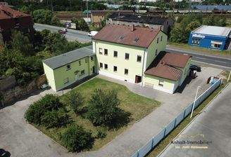 Hausansicht mit Innenhof