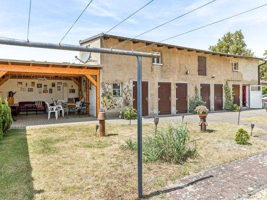 Nebengebäude mit Sitzecke