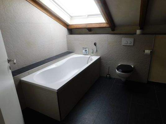Bad mit Wanne Obergeschoss 2