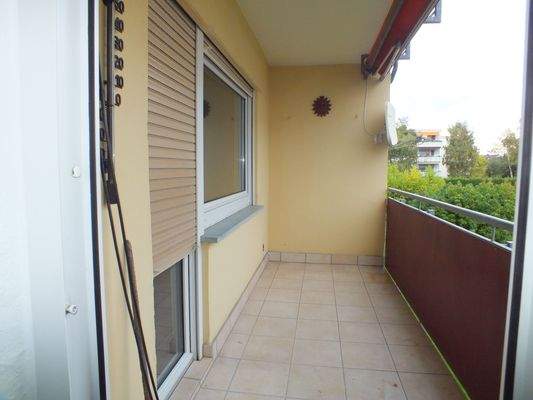 Balkon mit Markise mit 2 Eingänge