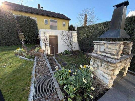 Garden, BBQ and Garage