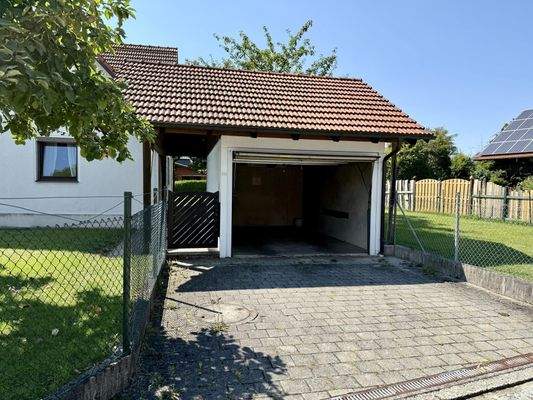 Garage und Stellplatz