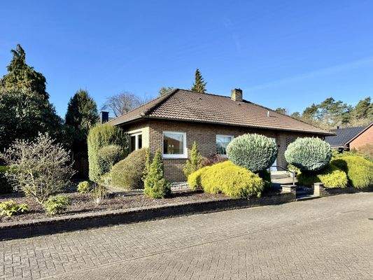 Straßenansicht der Hauptfassade