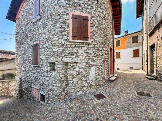 Front des Hauses4.jpg