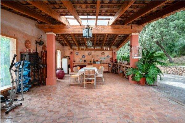 Finca mit Privatsphäre und Bergblick zum Verkauf in Puigpunyent, Mallorca