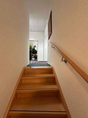 Treppe in den unteren Bereich ca. 40 qm 2 Büros, B