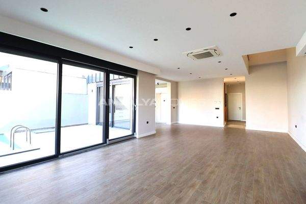 4-Bedroom Property with Pool and Garden in Döşemealtı Antalya