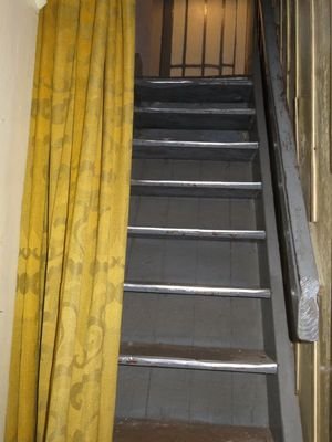 im Zimmer 4, Treppe ins Dachgeschoss