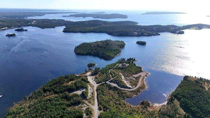 Fernblick über Lot 9, Bucht und Meer