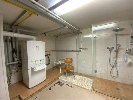 Keller mit Gaszheizung und Dusche
