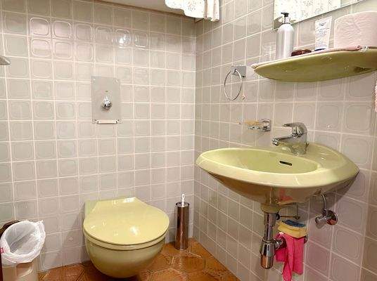 Separates Gäste WC.