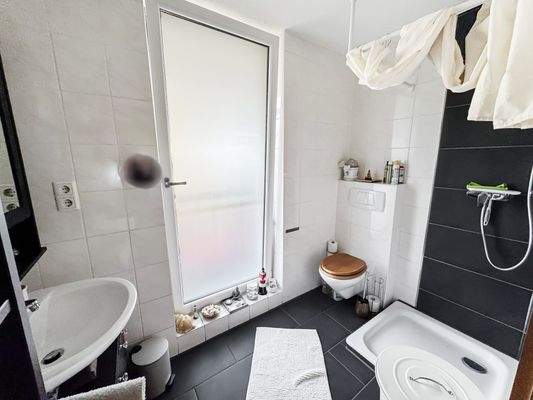 Duschbad Erdgeschoss links