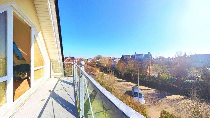 Großer Südbalkon mit direktem Zugang vom Studiozimmer