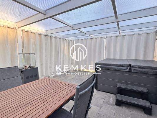 Überdachte Terrasse (Zugezogen)