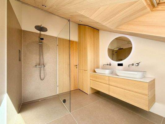 Bad mit walk in Dusche