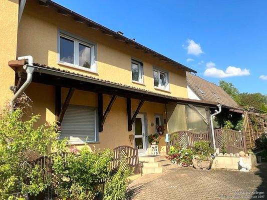 Hofseite mit Terrasse Wohnung EG