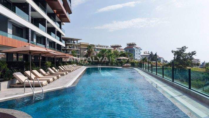 Sea and City-View Flats in a Complex with Pool in Alanya