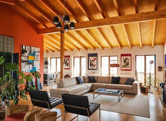 Riesiger Wohnraum (dig. möbl.)