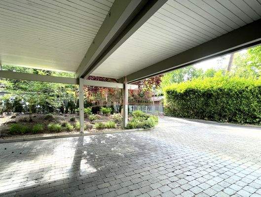 Doppelcarport + Stellplätze