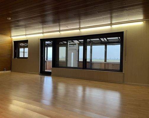 Wohn-und Essbereich mit Blick in Wintergarten