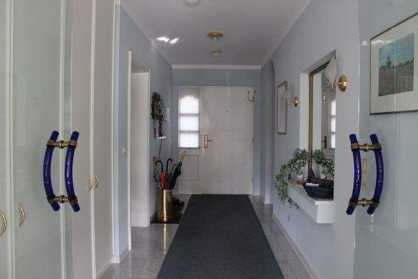 Nach dem Hauseingang erwartet Sie ...