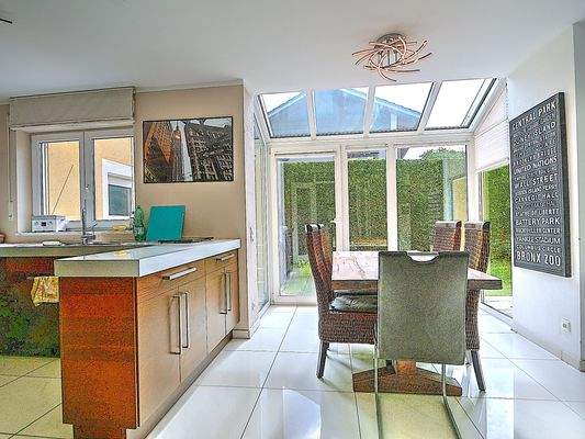 Separieter Essbereich mit viel Licht 