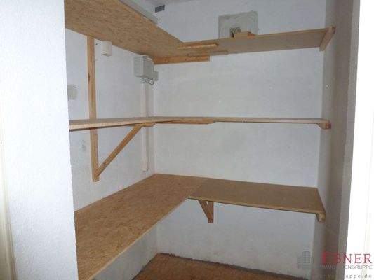 Abstellraum KG neben Lift