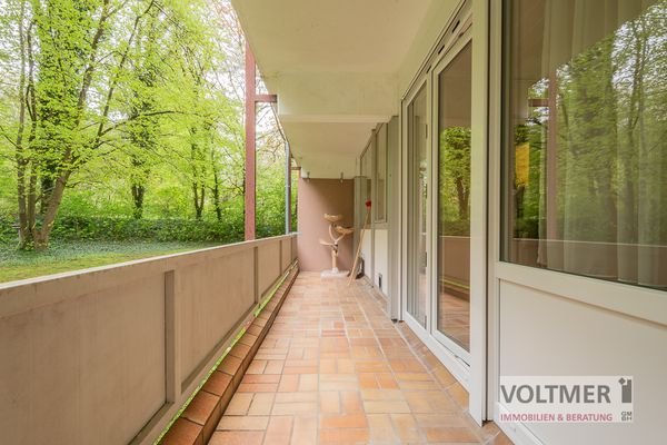 überdachter Balkon