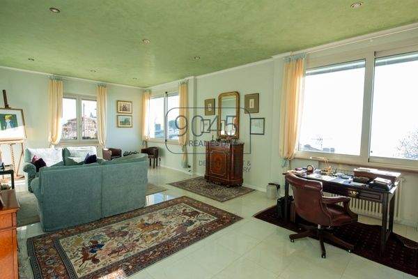 Exclusive Villa auf einer Anhöhe mit Seeblick und Pool in Costermano