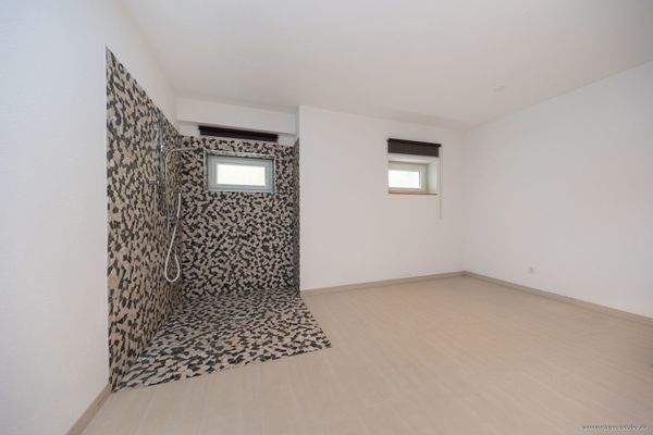 Wellnessraum mit Kneippdusche