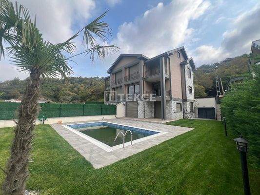 Triplex Villa with Pool and Garden Near the Beach in Şile Istanbul