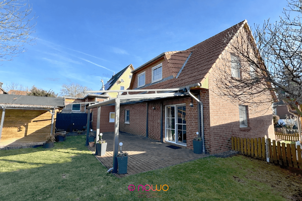 Ansicht Rückseite mit Terrasse