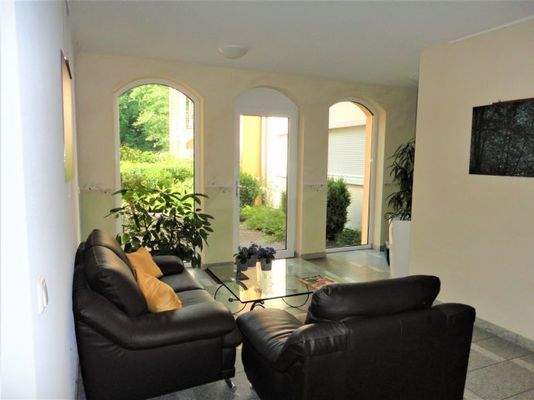 Orangerie mit Ausgang Parkanlage/Hippenweiher