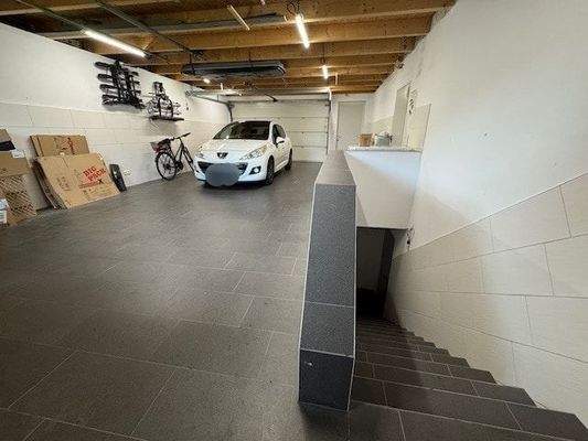 Doppelgarage mit Kelleraufgang