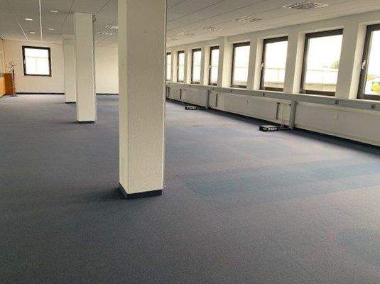 Großraumbüro ohne Einrichtung