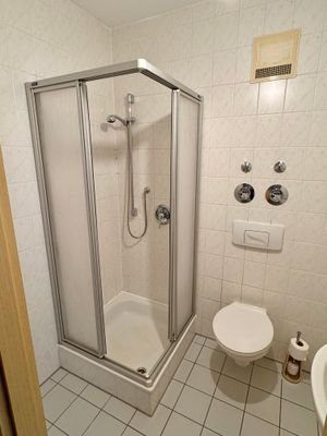 Badezimmer mit Dusche