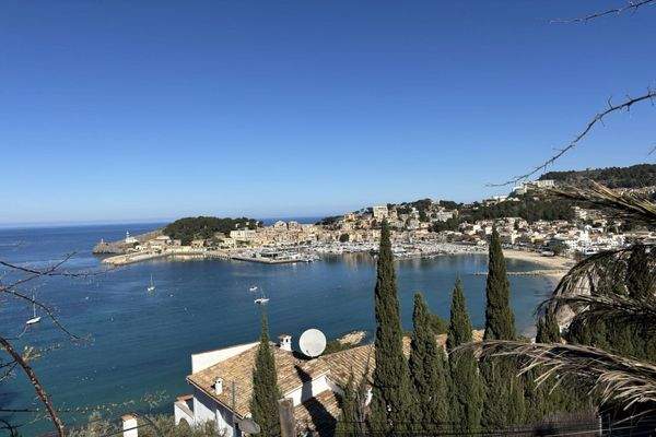 Panoramablick auf die Bucht