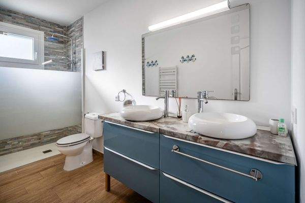 Bäder mit Doppelwaschbecken 