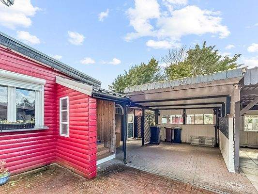 Carport und  2. Hauseingang