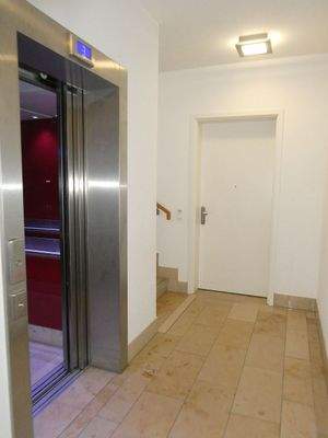 Fahrstuhl Wohnungseingang
