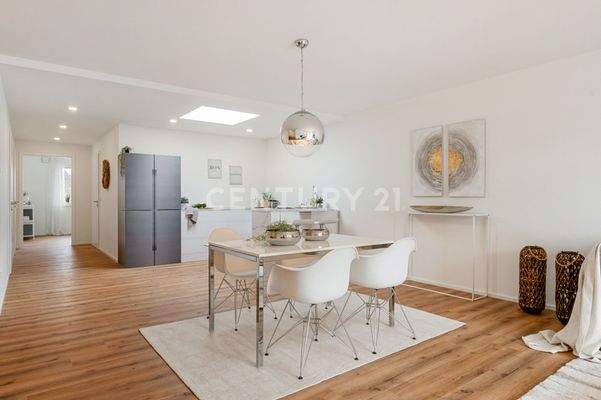 Esszimmer mit Blick in die Küche