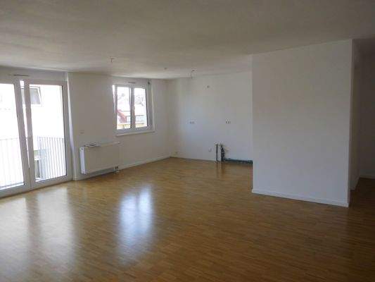 Das Wohn- und Esszimmer mit Küche