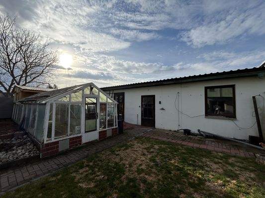 Gewächshaus/Garagen