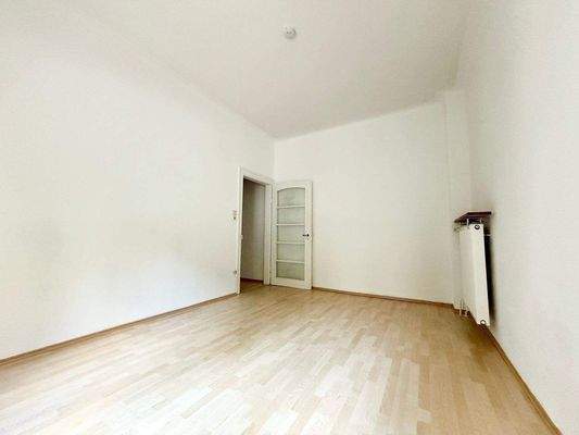 Arbeiten/Kind zum Innenhof hin vor Renovierung