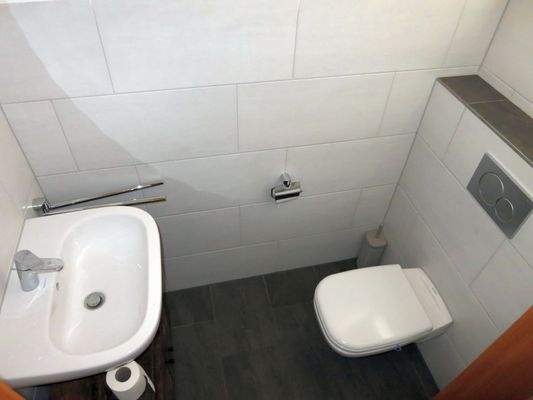 EG - Gäste WC mit Fenster.jpg