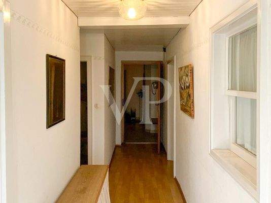 EG Flur vom Hauseingang aus