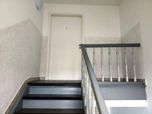 Eingang mit Garderobenplatz - hier kommen Sie nach Hause.jpg