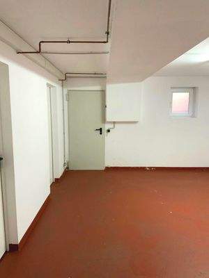 linke Tür, Zugang Kellerraum