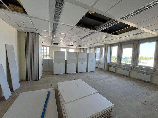 Großraumbüro mit Faltwand, im Umbau.jpg