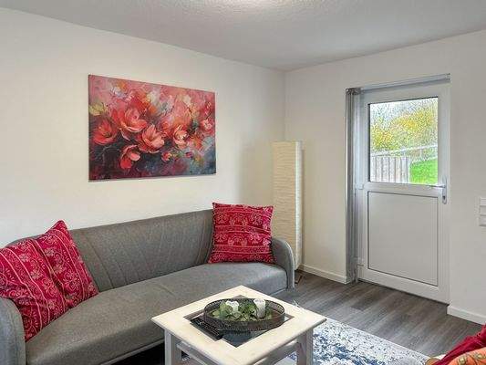 7. Wohnbereich mit Zugang auf die Terrasse.jpg